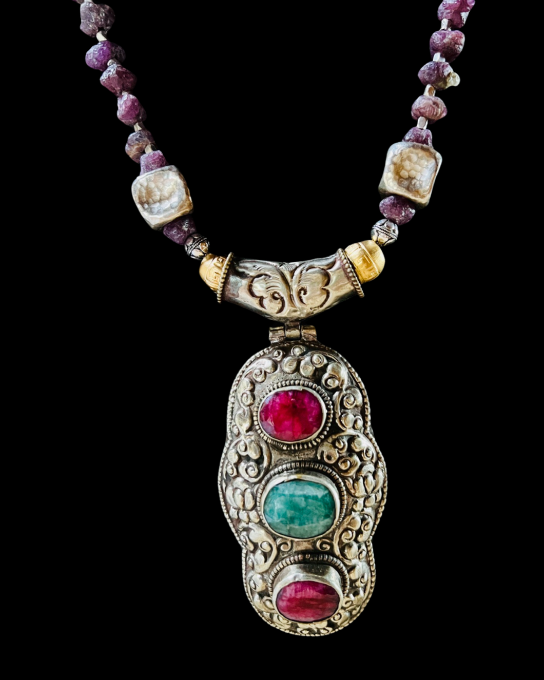 vintage tibetan amulet w/emerald & rubies